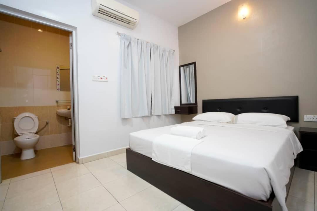 Ck Hotel Lumut Exterior photo