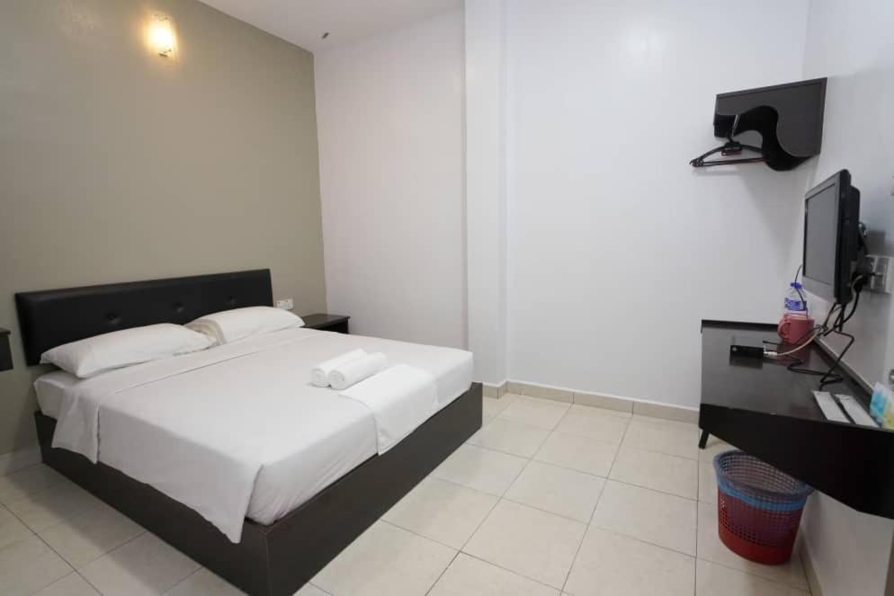 Ck Hotel Lumut Exterior photo